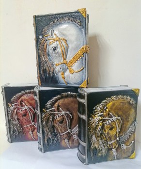 Лошадь-Книга (копилка) ― ИГРУШКИ И СУВЕНИРЫ ОПТОМ В НОВОСИБИРСКЕ